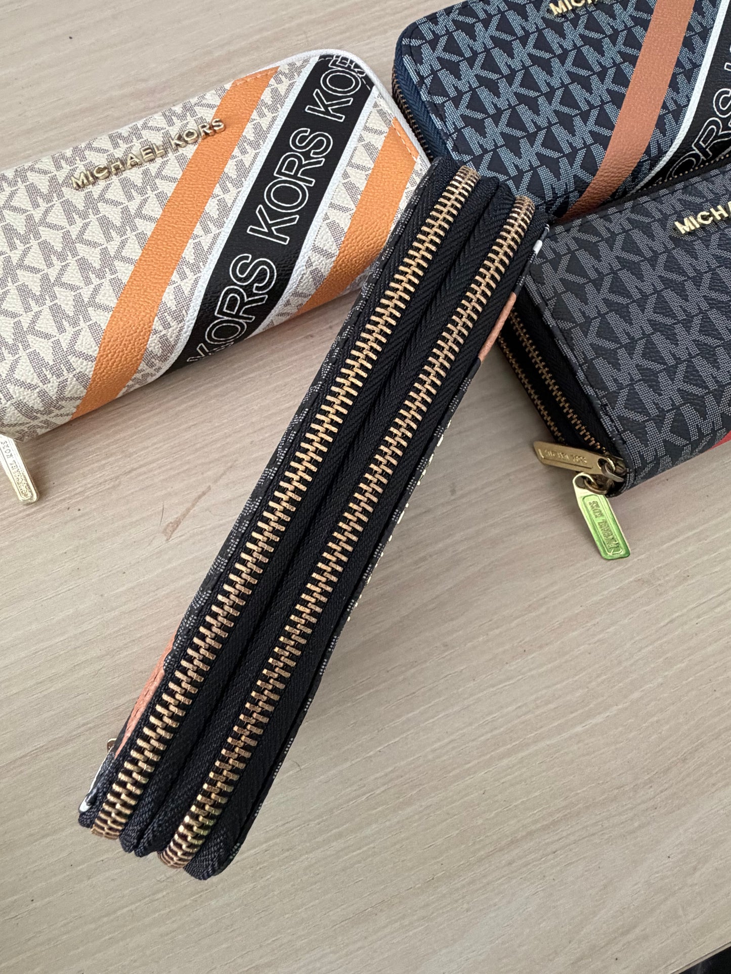 Lote 12 Carteras Mod. MK Rayas